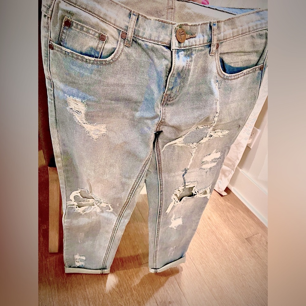 One Teaspoon Awesome Baggies light wash jeans, size 28. Never worn